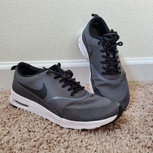 Nike Thea